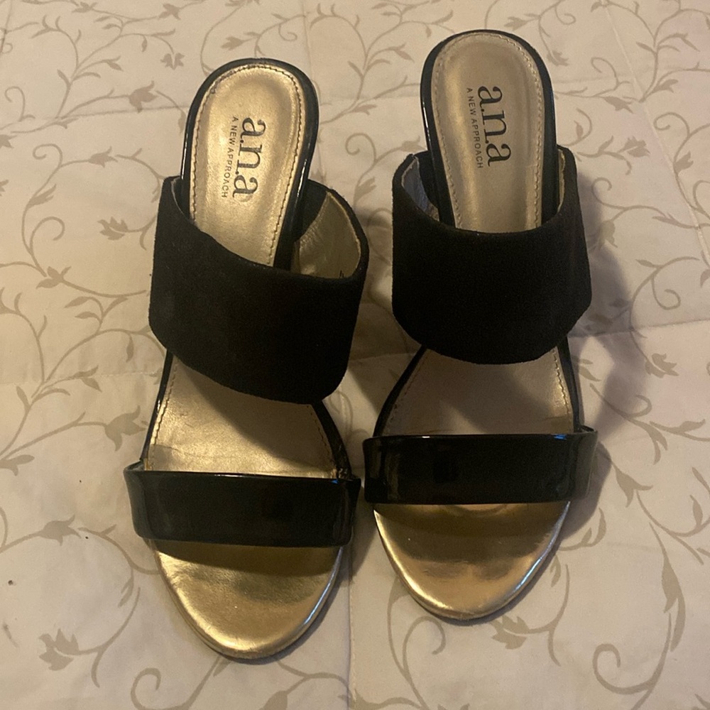 a.n.a black wedges.